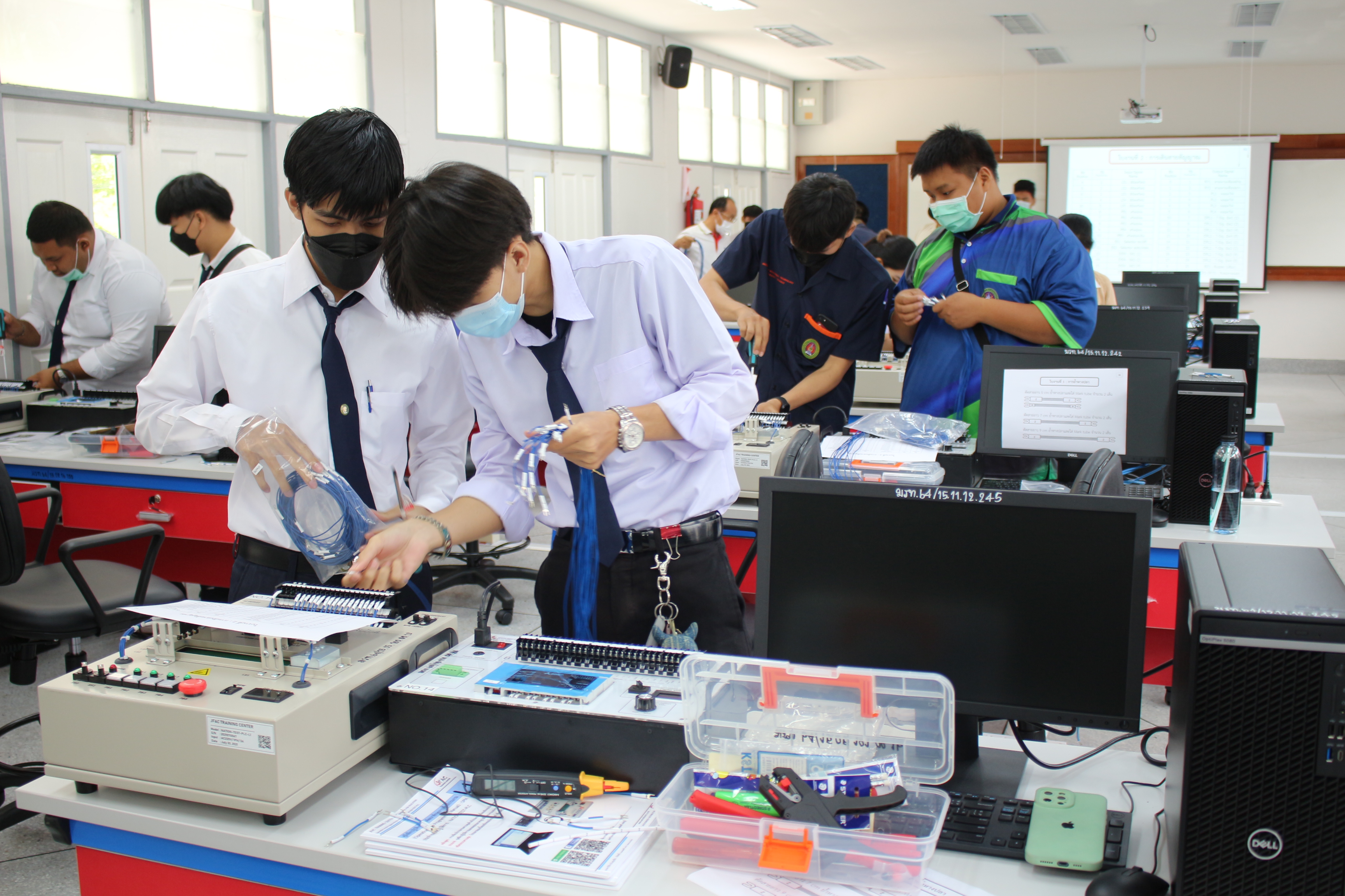 อบรมเตรียมความพร้อมช่างควบคุมด้วยระบบโปรแกรมเมเบิ้ลลอจิกคอนโทรลเลอร์ ระดับ 1