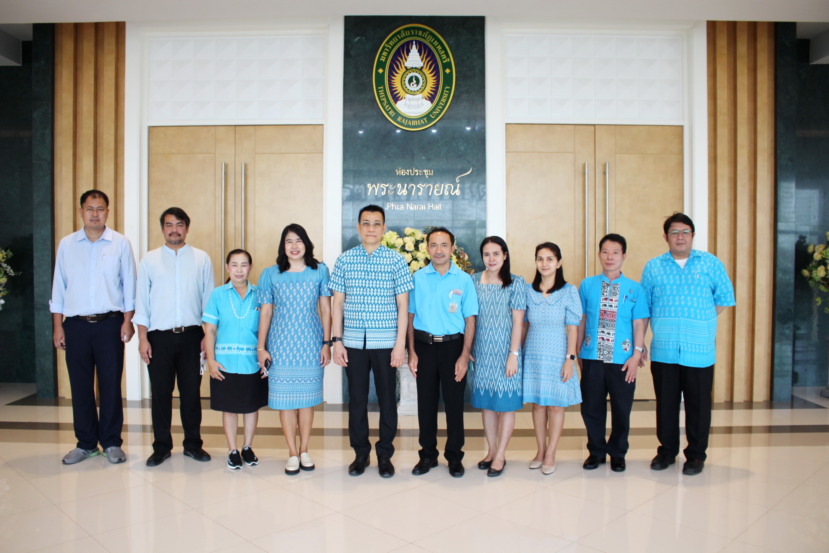ร่วมพิธีถวายพระพรชัยมงคลพระนางเจ้าสิริกิติ์พระบรมราชินีนาถ พระบรมราชชนนีพันปีหลวง