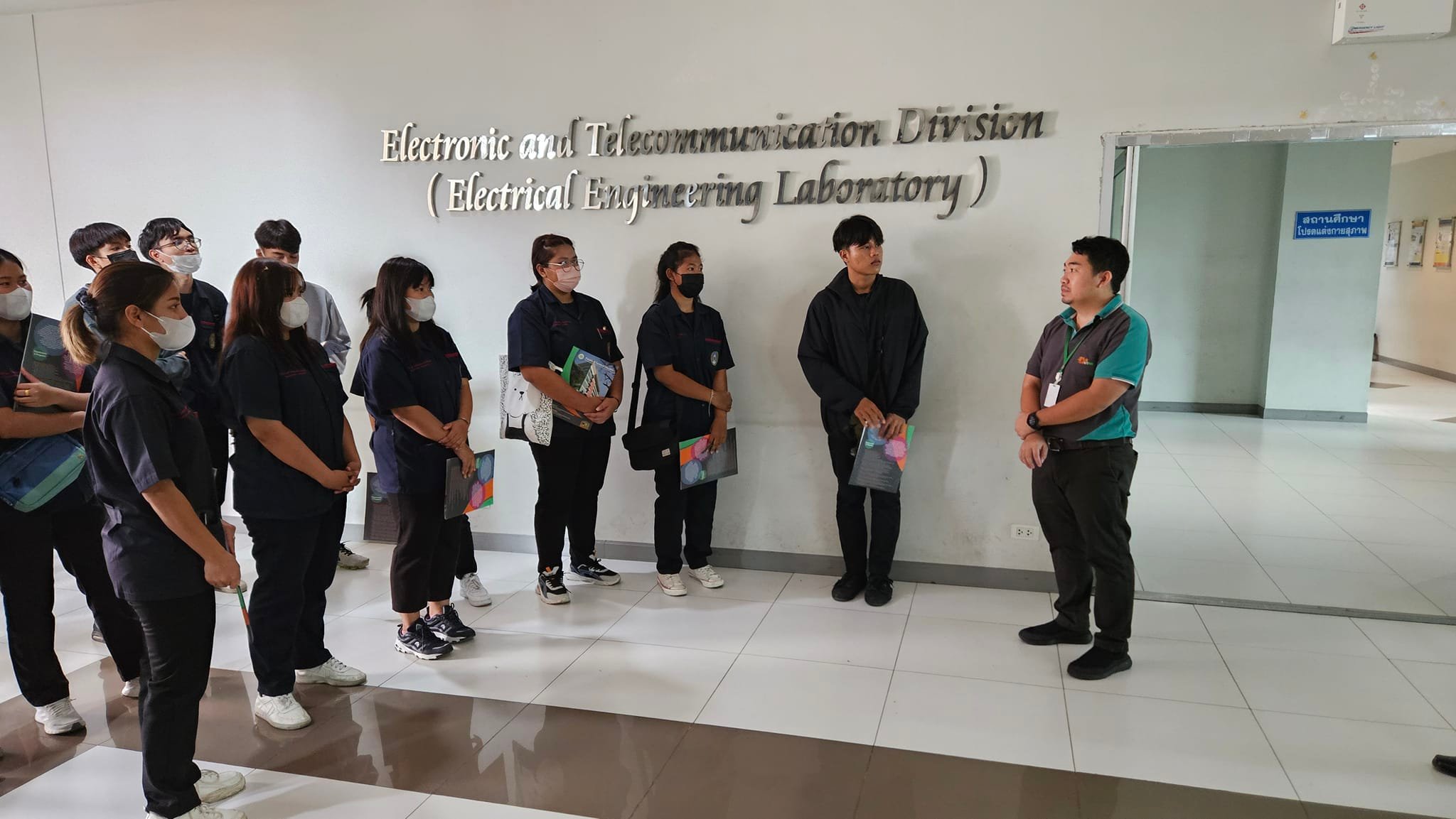 อุตสาหกรรมศิลป์สัมมนาและศึกษาดูงานทางด้านครุศาสตร์อุตสาหกรรม