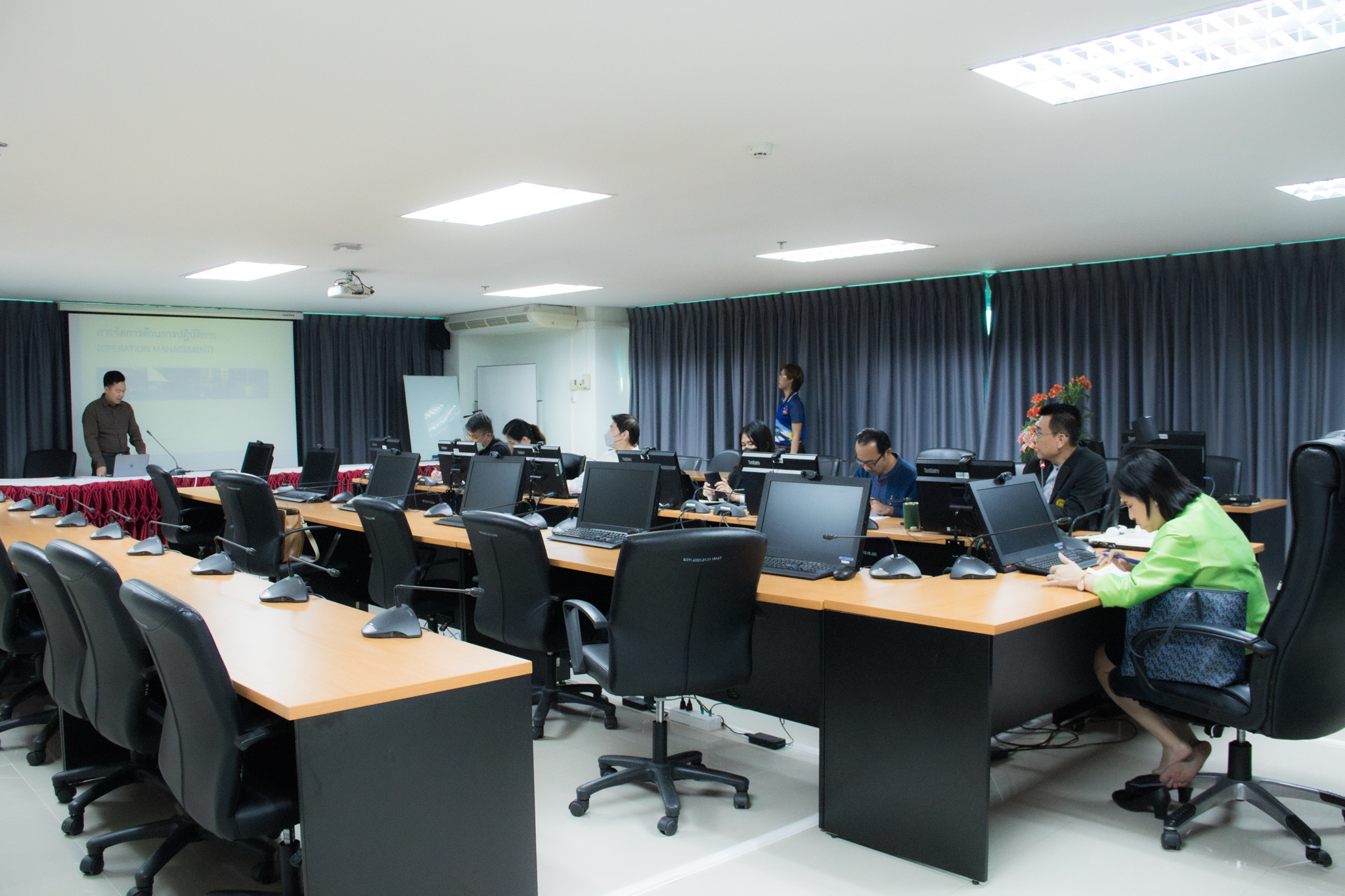 สอบสอนผู้มีสิทธิ์เข้ารับการคัดเลือกเพื่อบรรจุบุคคลเข้าปฏิบัติงานเป็นพนักงานในสถาบันอุดมศึกษา สายวิชาการ คณะเทคโนโลยีอุตสาหกรรม