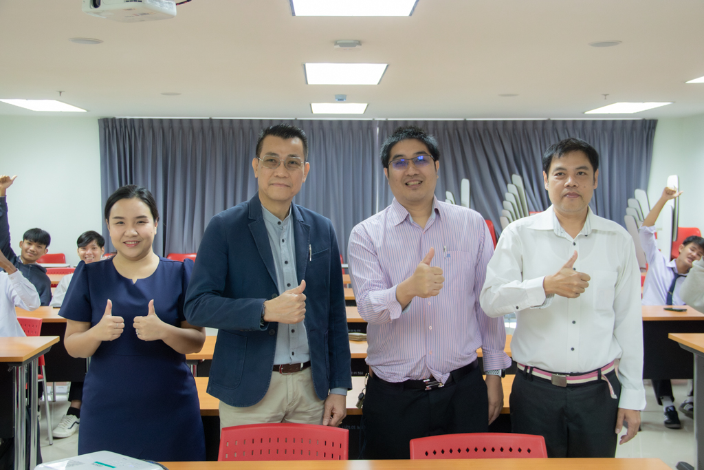 โครงการพัฒนาภาวะผู้นำและการทำงานเป็นทีมในศตวรรษที่ 21