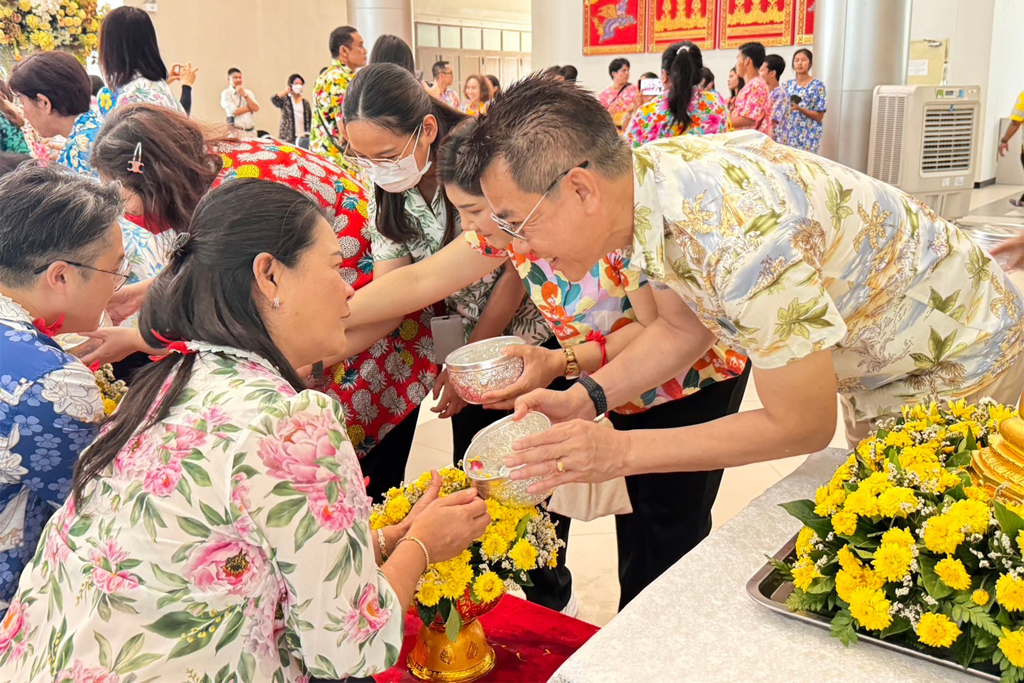 ร่วมงานทำบุญกลางบ้าน สืบสานประเพณีสงกรานต์ 67
