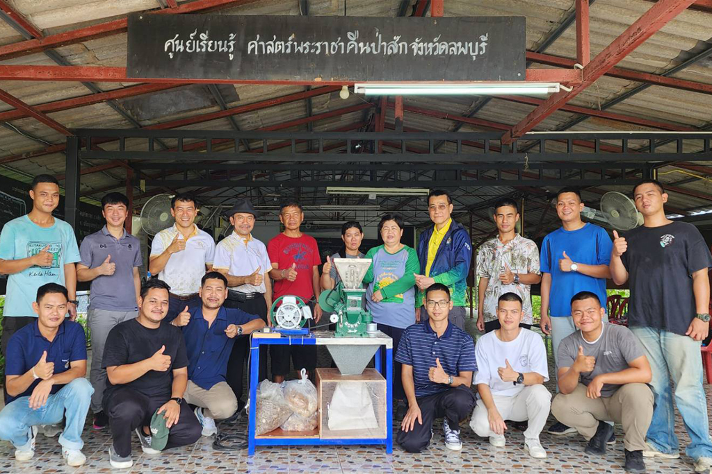คณะเทคโนโลยีอุตสาหกรรมส่งมอบเครื่องบดสมุนไพร