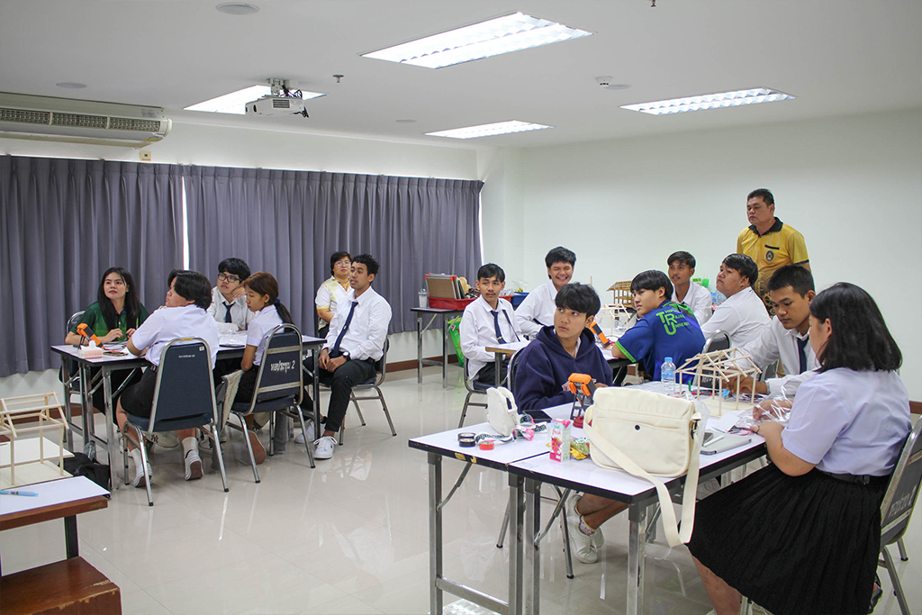 โครงการ นักคิด นักประดิษฐ์สร้างนวัตกรรมสื่อการสอนทางช่างอุตสาหกรรมศิลป์