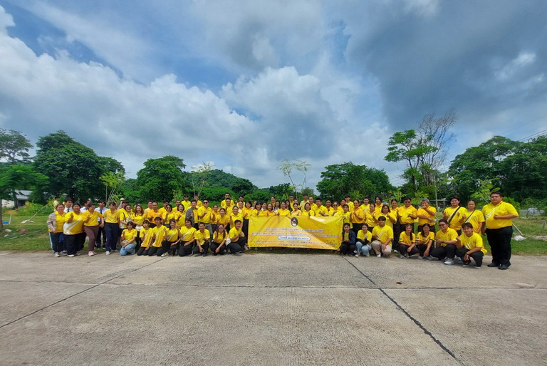 ร่วมกิจกรรมปลูกต้นไม้ เฉลิมพระเกียรติพระบาทสมเด็จพระเจ้าอยู่หัว