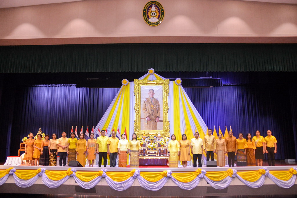 ร่วมพิธีเจริญพระพุทธมนต์เฉลิมพระเกียรติ ถวายพระพรชัยมงคลแด่พระบาทสมเด็จพระเจ้าอยู่หัว เนื่องในโอกาสมหามงคลเฉลิมพระชนมพรรษา 6 รอบ 72 พรรษา