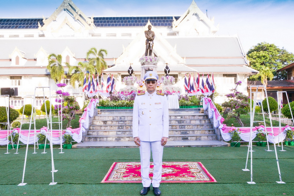 ร่วมพิธีถวายพวงมาลาสักการะเนื่องในวันปิยมหาราช