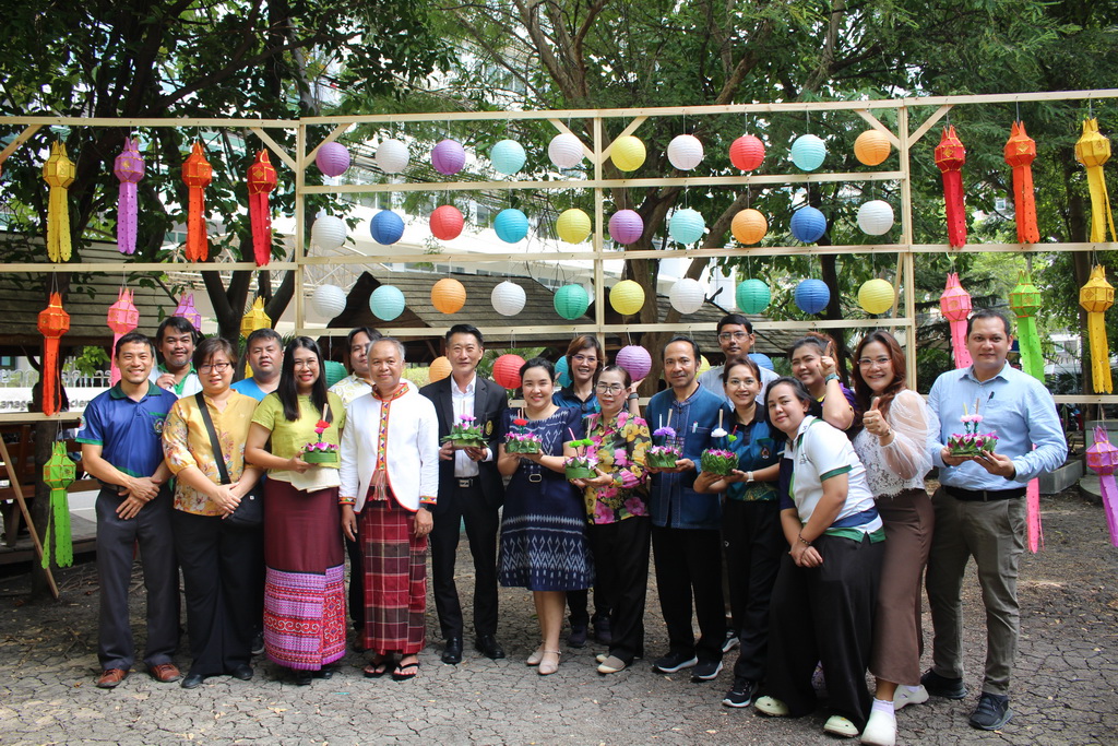 ร่วมกิจกรรมลานวัฒนธรรม 3 บุรี และร่วมทำกระทงประดิษฐ์