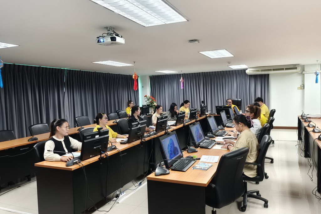 ประชุมโครงสร้างการเเบ่งส่วนราชการภายในสำนักงานคณบดี