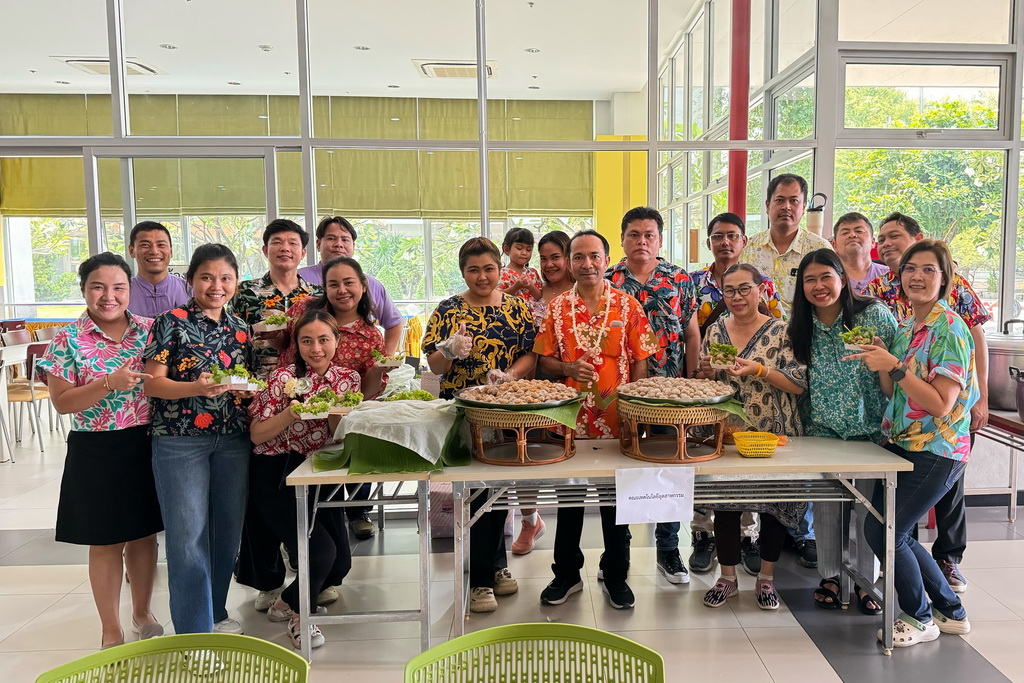 ร่วมงานทำบุญกลางบ้าน สืบสานประเพณีสงกรานต์ 2568
