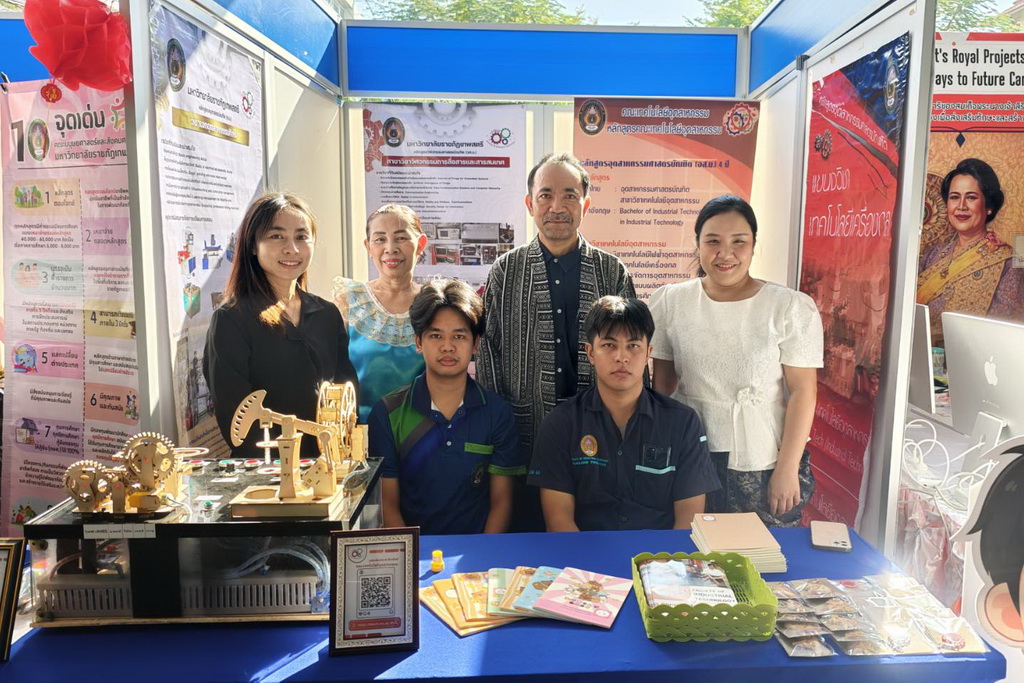 ร่วมออกบูธ เทศกาลภาษา นานาชาติ 2026 ประชาสัมพันธ์หลักสูตร