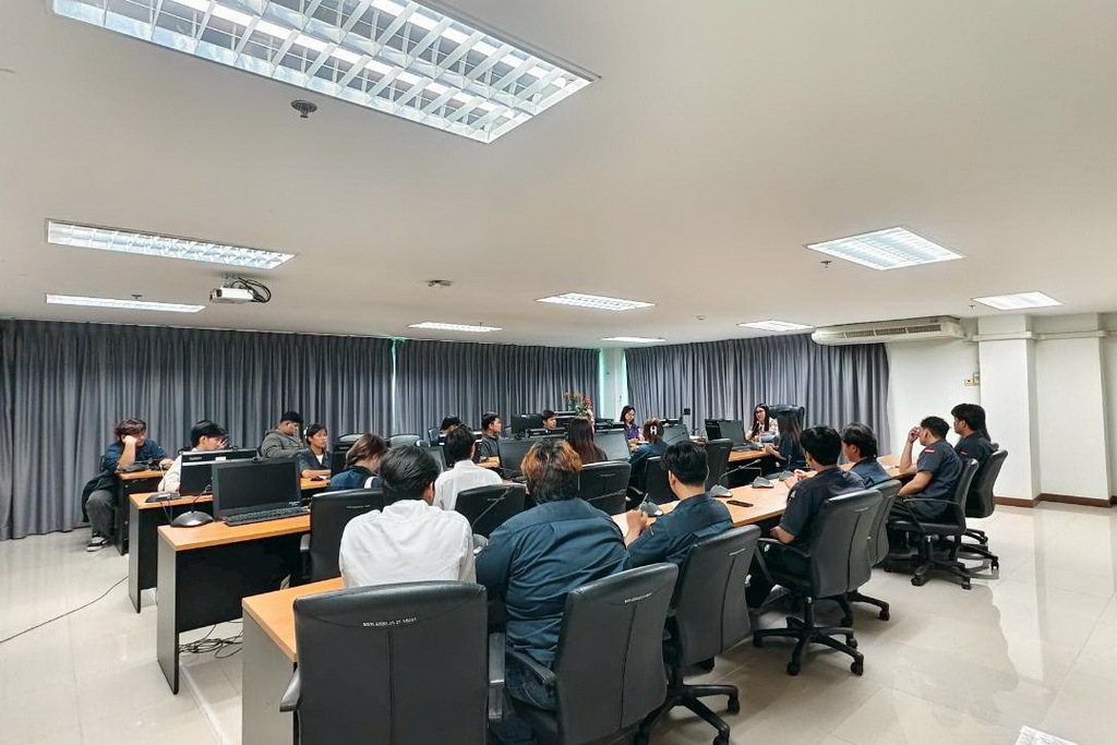 ประชุมชี้เเจงเเนวทางการจัดกิจกรรมต้อนรับน้องใหม่เเละประชุมเชียร์ ประจำปีการศึกษา 2569