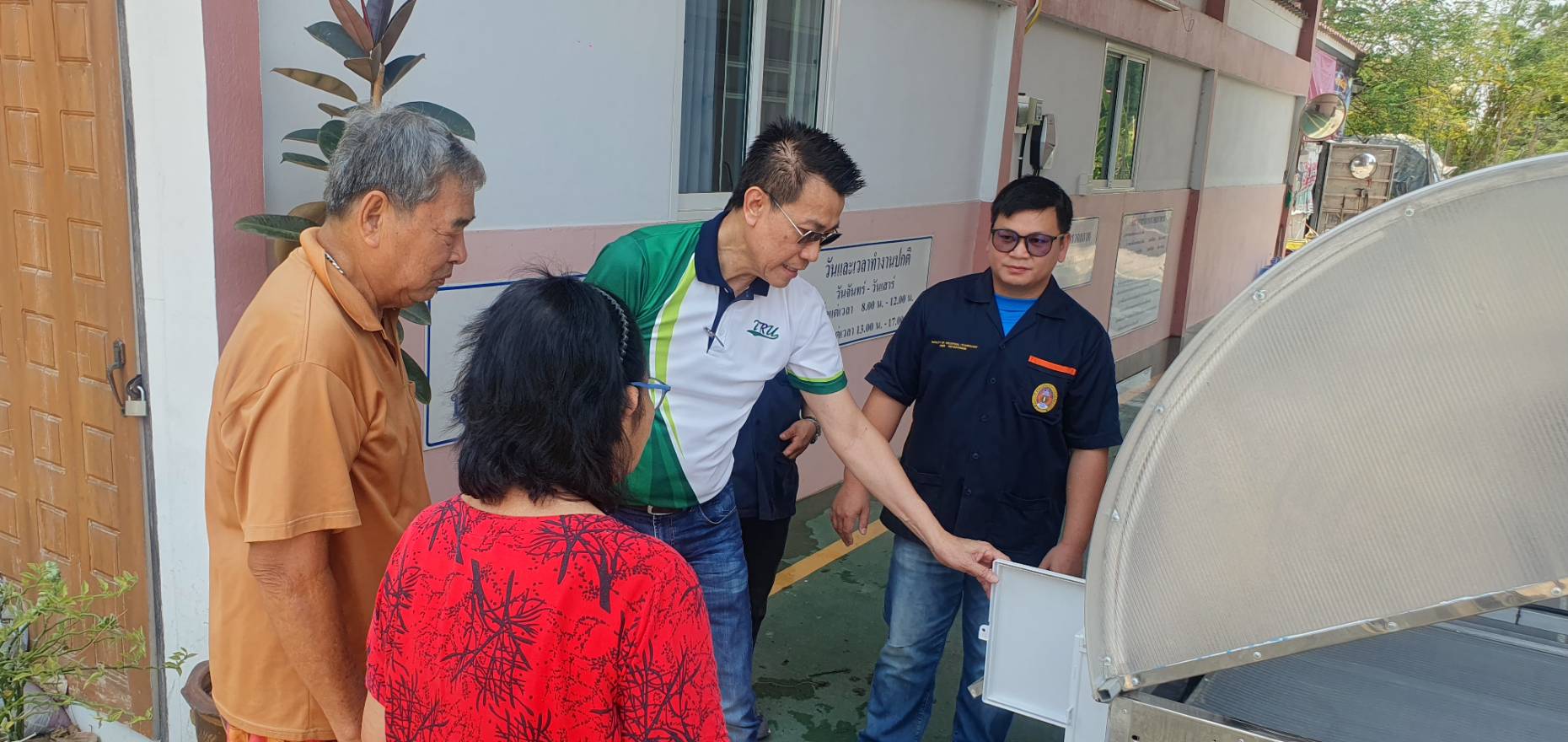 เครื่องอบแห้งพลังงานแสงอาทิตย์ร่วมกับระบบควบคุมอุณหภูมิ